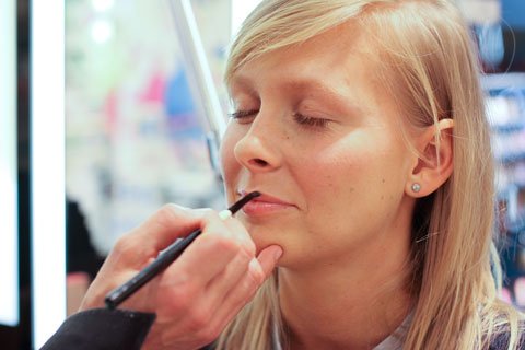 lekcja makijażu, Bobbi Brown, Eduardo Ferreira, malowanie ust