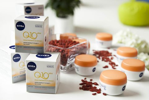 kremy energetyzujące nivea q10