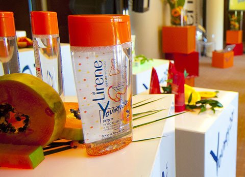 Lirene Youngy 20+ Płyn micelarny z tańczącymi drobinkami z wit. E Nawilżająca Fiesta Meksykańska z papają