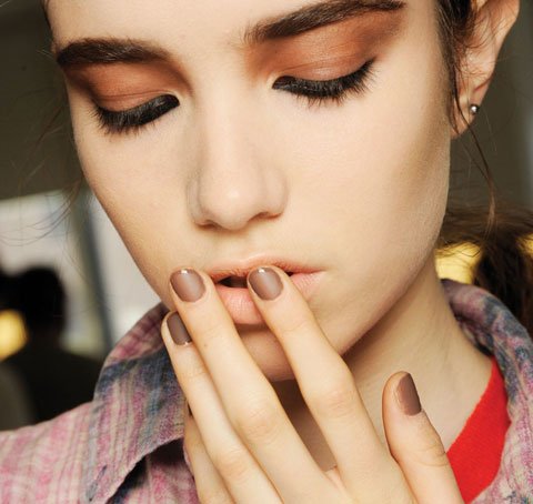jednokolorowy french manicure