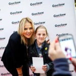 Maja-Sablewska-podczas-rozdawania-autograf%C3%B3w-i-zdj%C4%99%C4%87-z-fanami.jpg
