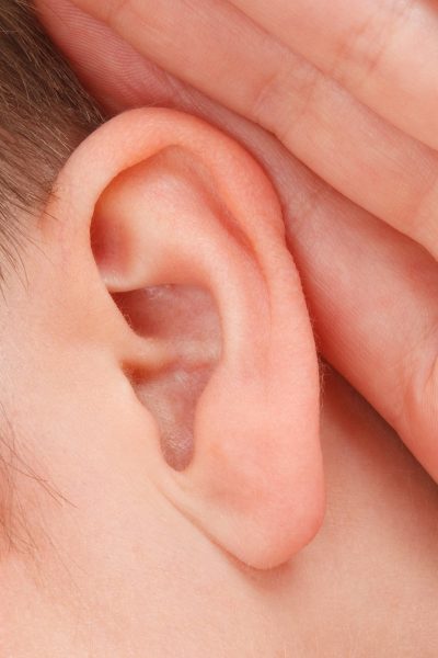 3 sposoby na odetkanie ucha 