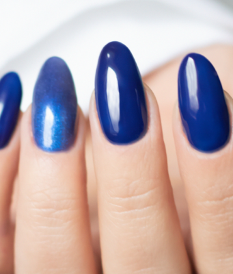 Elegancja w głębokim odcieniu: szafirowy lakier hybrydowy idealnym wyborem na karnawał