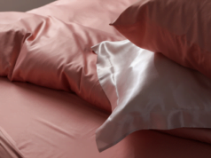 Jedwabna poszewka – czy warto ją wybrać ze względu na kondycję włosów?
