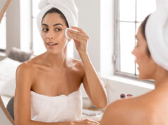 Spanie w makijażu – jak wpływa na cerę?