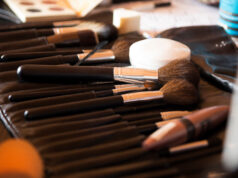 Jak wybrać zestaw pędzli do makijażu?