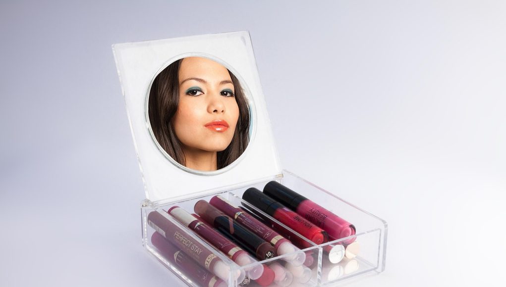 lip-gloss-455696_1280
