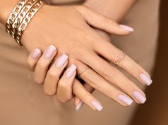 Delikatne krótkie paznokcie na lato w stylu clean girl – subtelność Victoria Vynn, która robi wrażenie