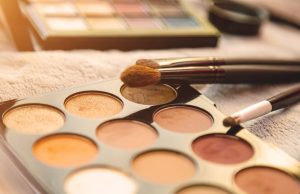Trend 'latte make-up’ – jak wykonać najmodniejszy makijaż sezonu krok po kroku?