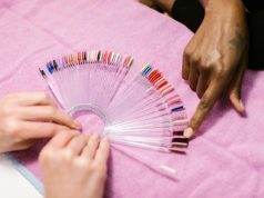 Stacjonarnie czy online? Gdzie najlepiej zaopatrzyć się w profesjonalne produkty do manicure?